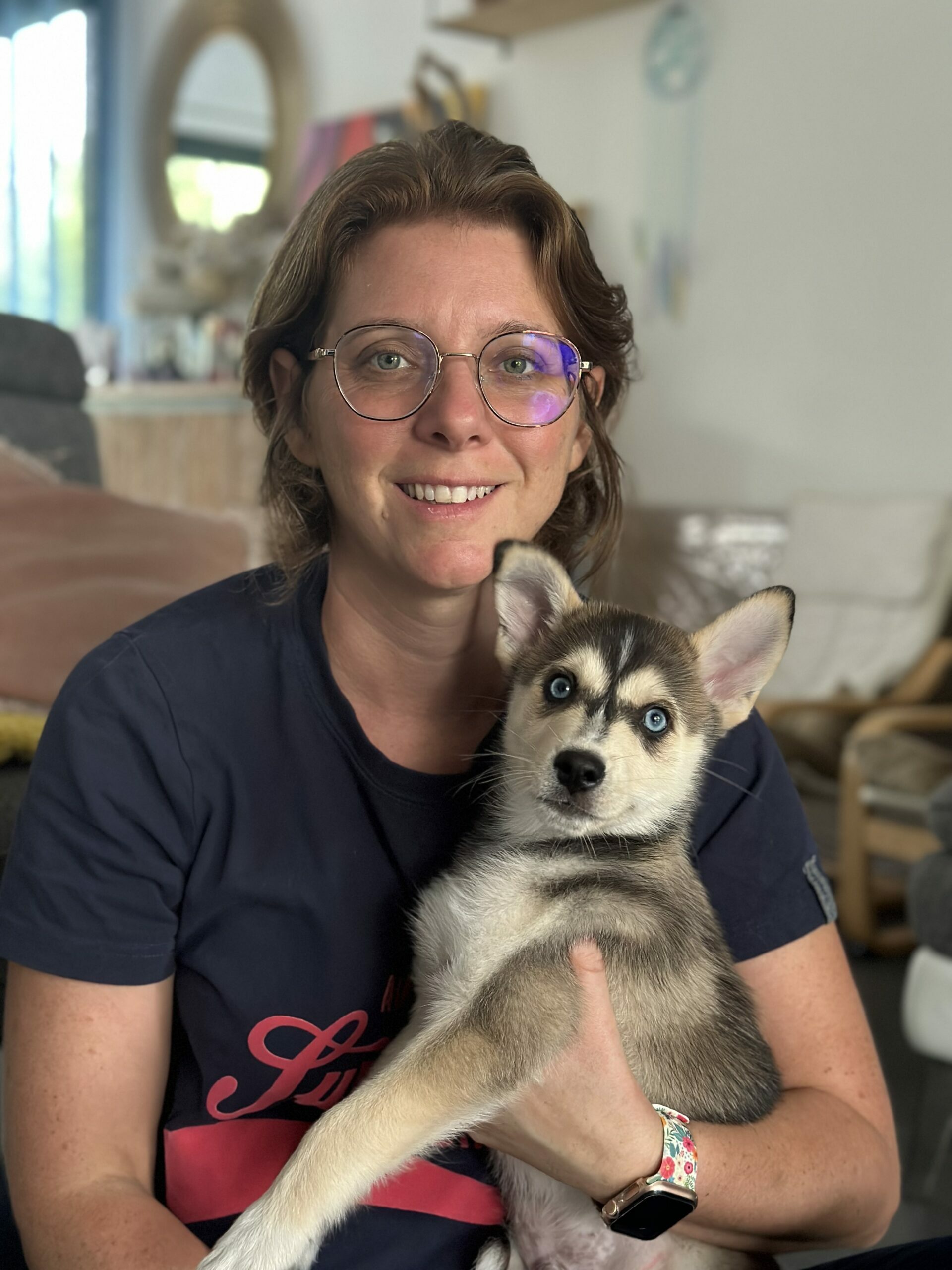 Céline Dujardin vétérinaire à domicile avec chiot Pomsky - Nord de Montpellier